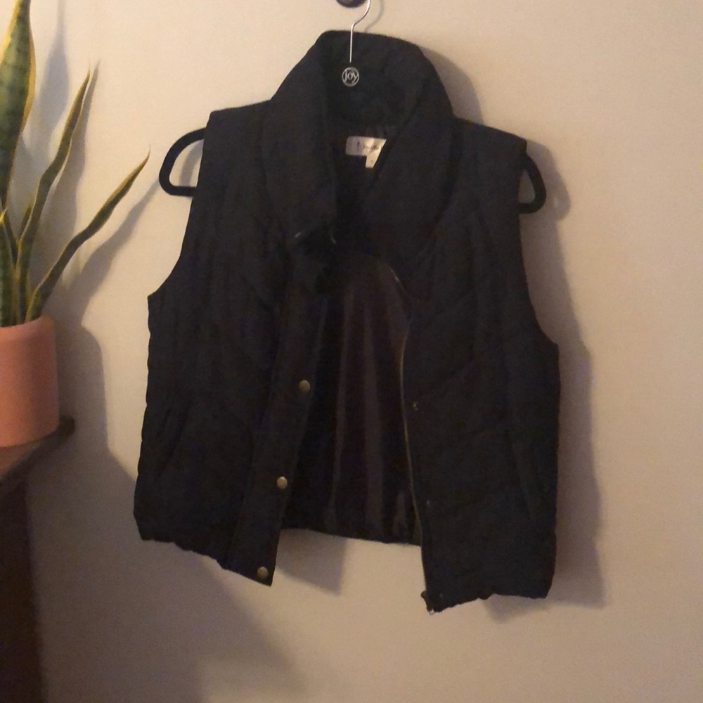 Black puffer vest